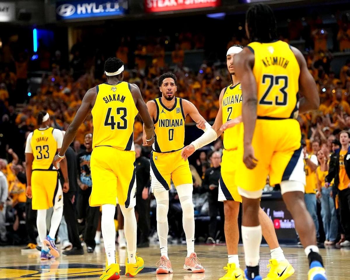 西亚卡姆空降印城，哈利伯顿直接喊话“兄弟，冲！”

网友@Pacers铁粉：首发