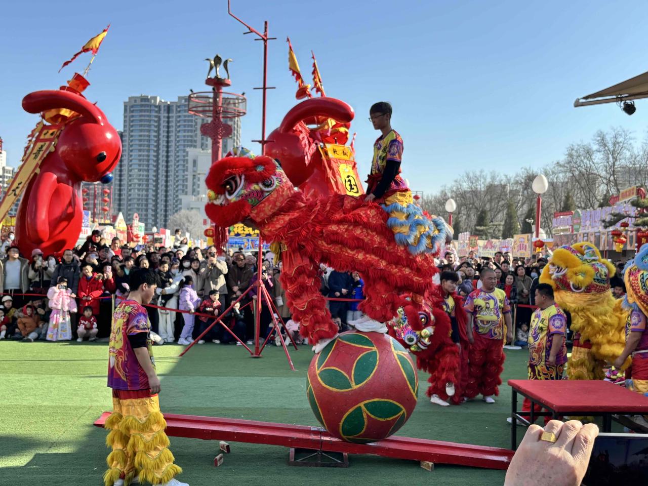 感觉北京的传统庙会要口碑崩塌了，就拿今年的龙潭庙会和地坛庙会来说，完全被通州的月