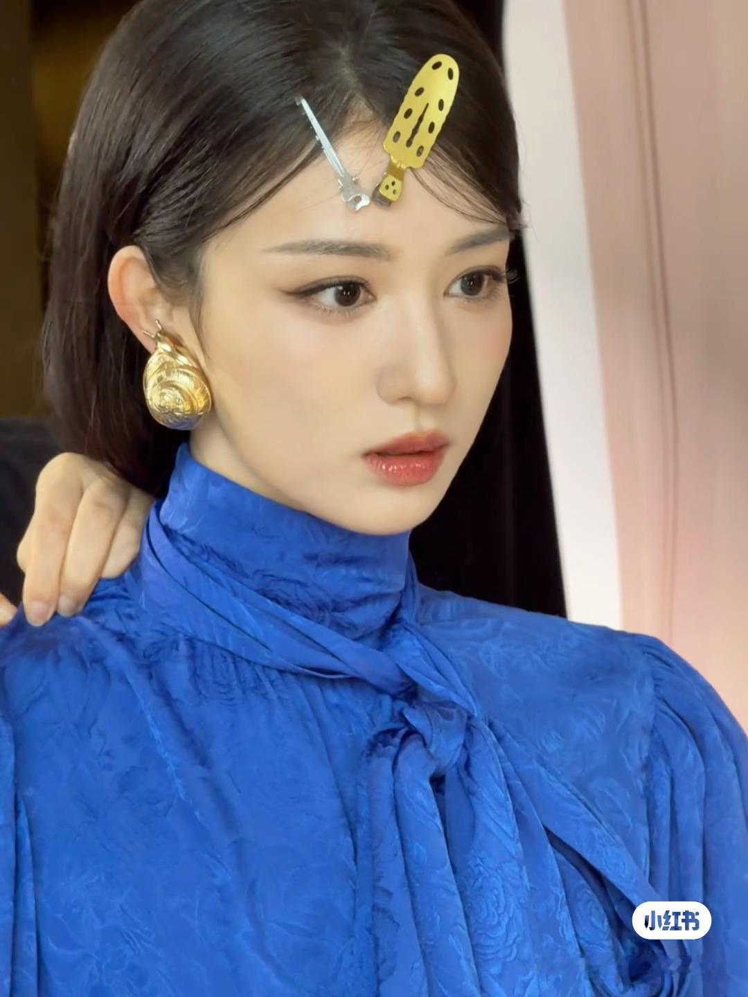 我觉得金鹤龙就厉害在如果我闭上眼睛回想某一个女明星她近两年给我印象最深的妆造会发