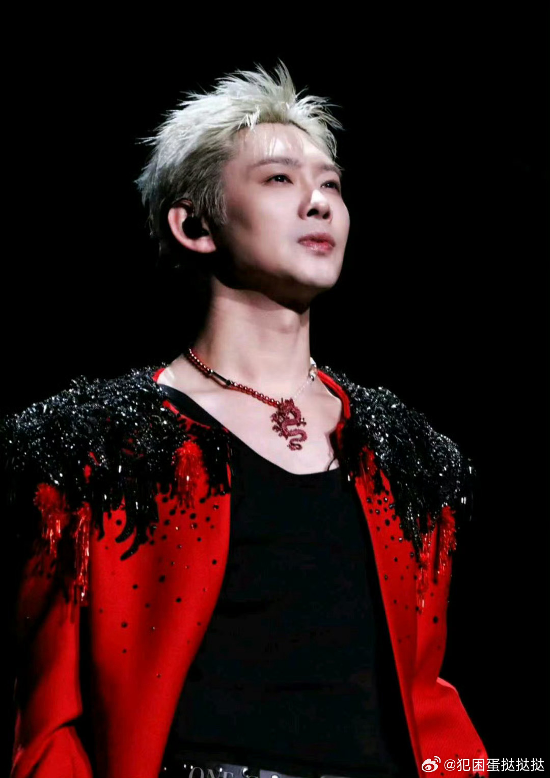 唐山南湖音乐节 宝石老舅的现场，据说有一个保留节目：唱《野狼Disco》的时候，