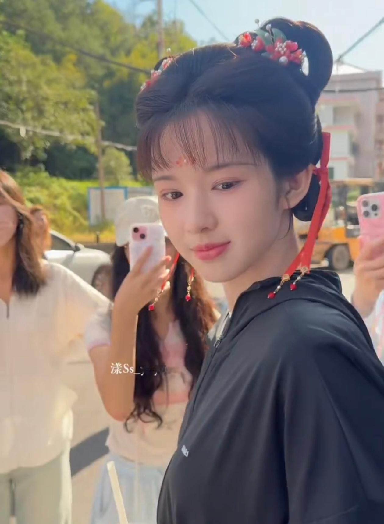 佳钰路透造型小侍女 ​​​