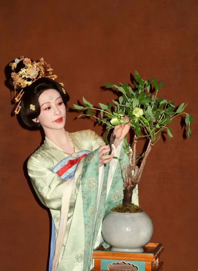 何惟芳的兵来了   不允许还有人没看过我们的何惟芳的故事啊，从面对不公的婚姻和不