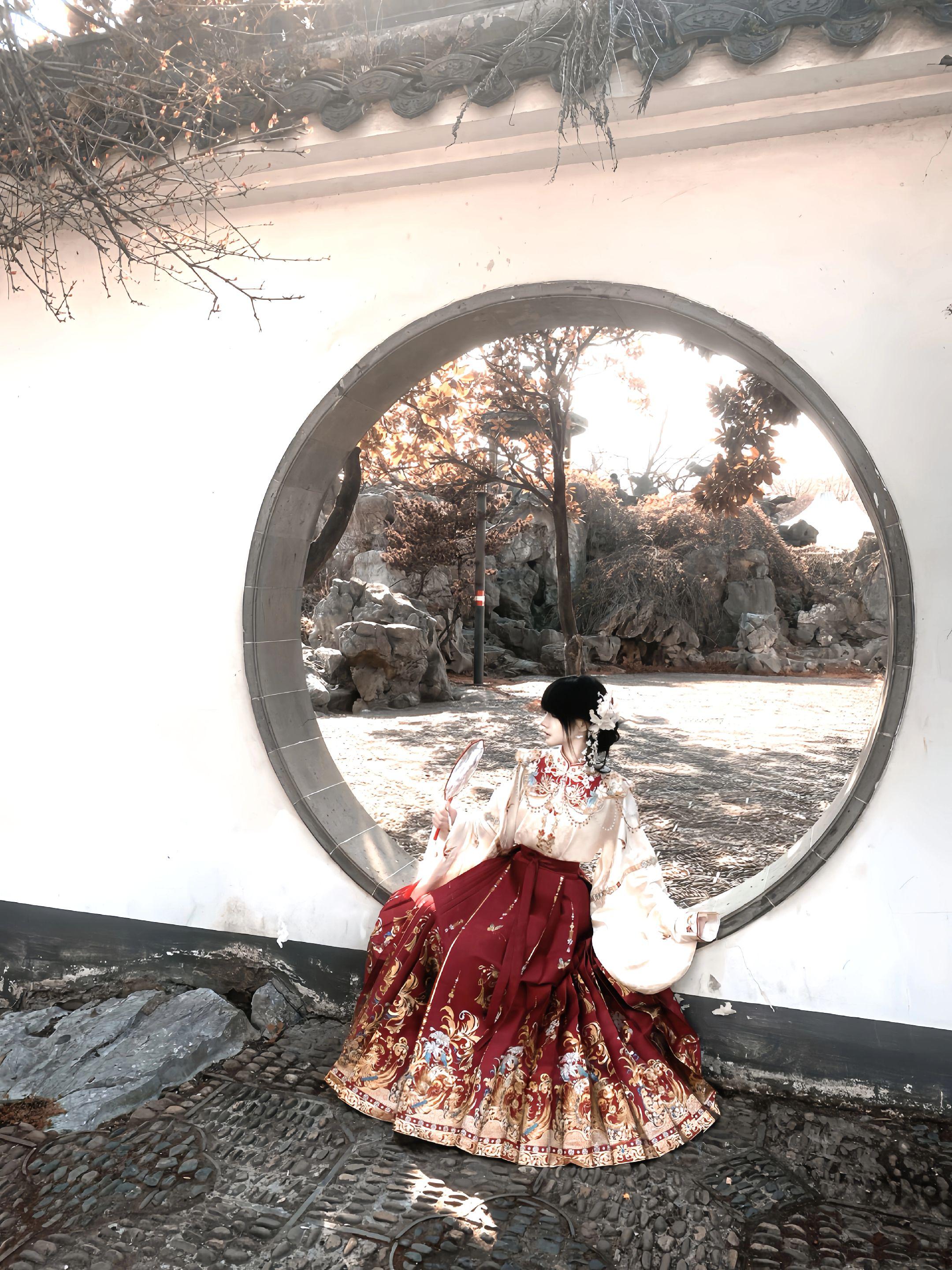 “东船与西舫，琴音袅袅于心上”