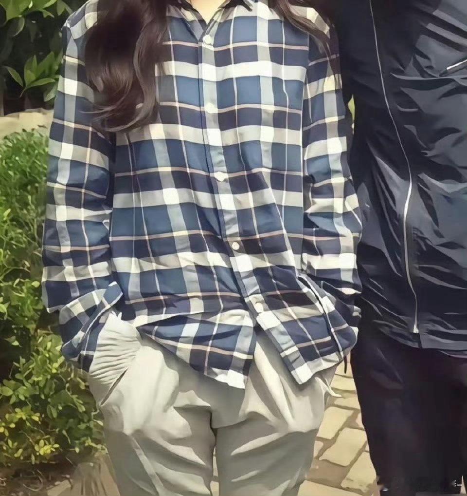 要是遮住脸，完全就是木讷的直男穿搭 ​​​