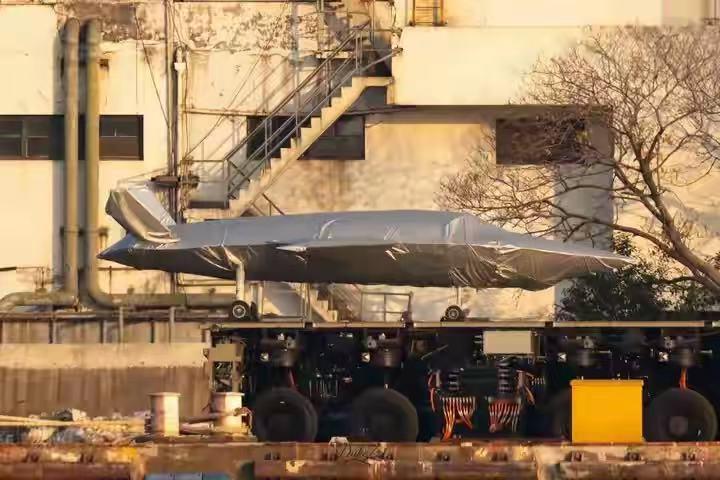 公海秩序遭挑战，中国民船改军舰的远见之举

美国从去年12月份，开始在委内瑞拉外