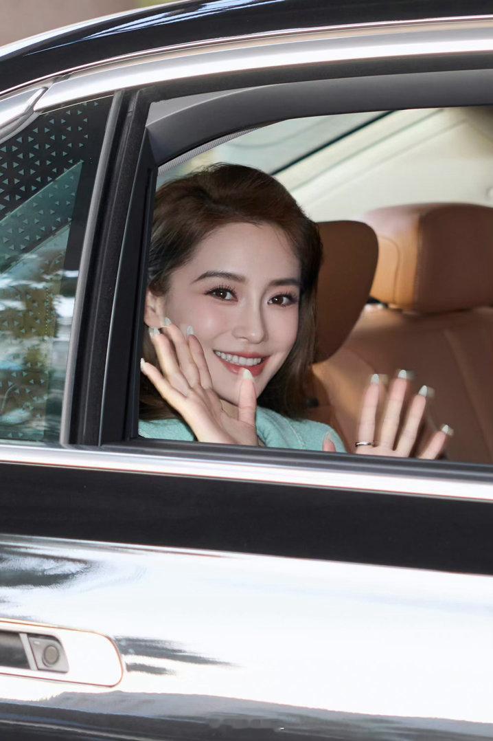 angelababy |杨颖 “愿吹向我的风，都能绕过人山人海去拥抱你”​​​