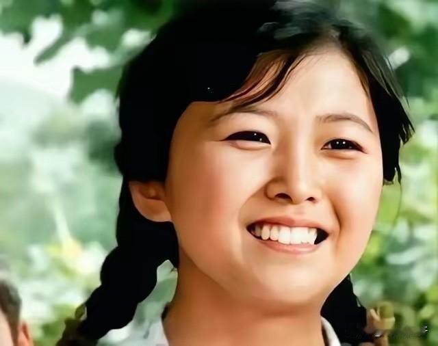 1979年， 上海知青戴建国不顾反对娶了一农村女子，谁知娶回家当晚，妻子冲过去一