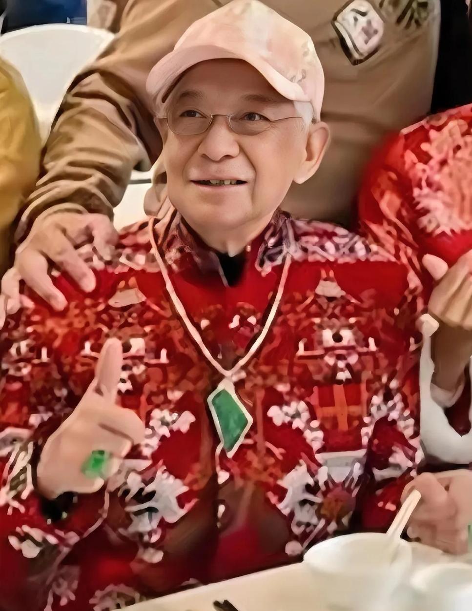 演了一辈子坏蛋，走的时候却把千万家产全捐了！
 
上个月刚宣布裸捐，今天人就没了