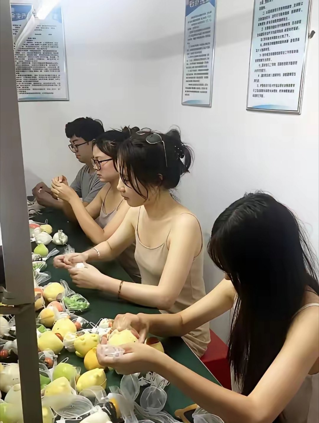 这种厂，一天得坐8小时4千，你会去吗？ 