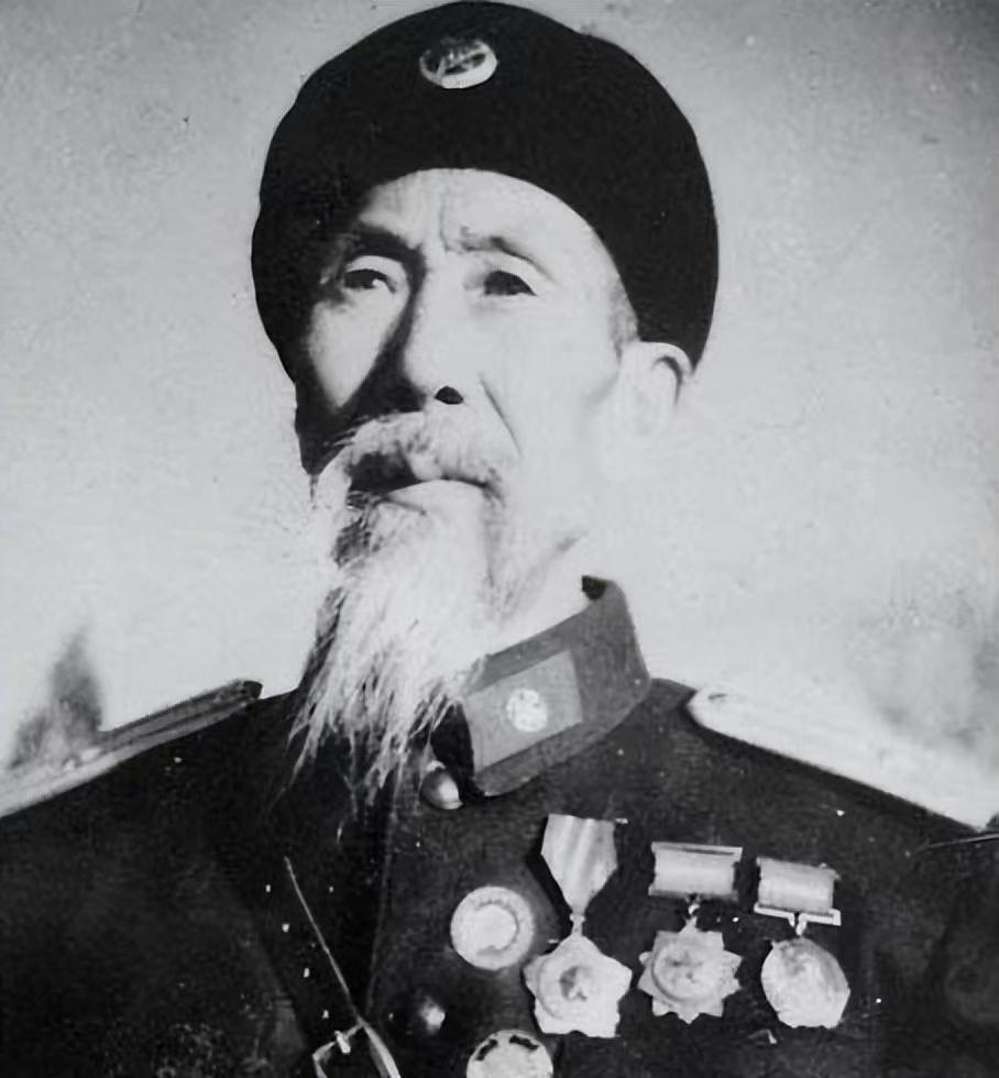 他是军中兵王，唯一跨越不同时代先后参加过清军、北洋军，国军、八路军；1955年，