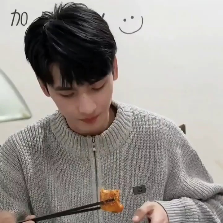 最优秀的美食博主黄俊捷 识食物者为俊捷