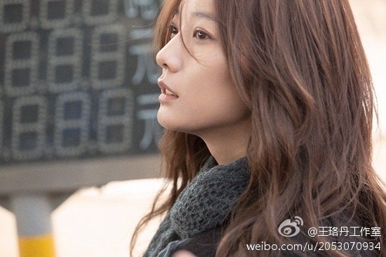 #王珞丹卷发梦回苏米# 不愧是大家的女神啊，王珞丹的最新大片太美了，在我们的审美