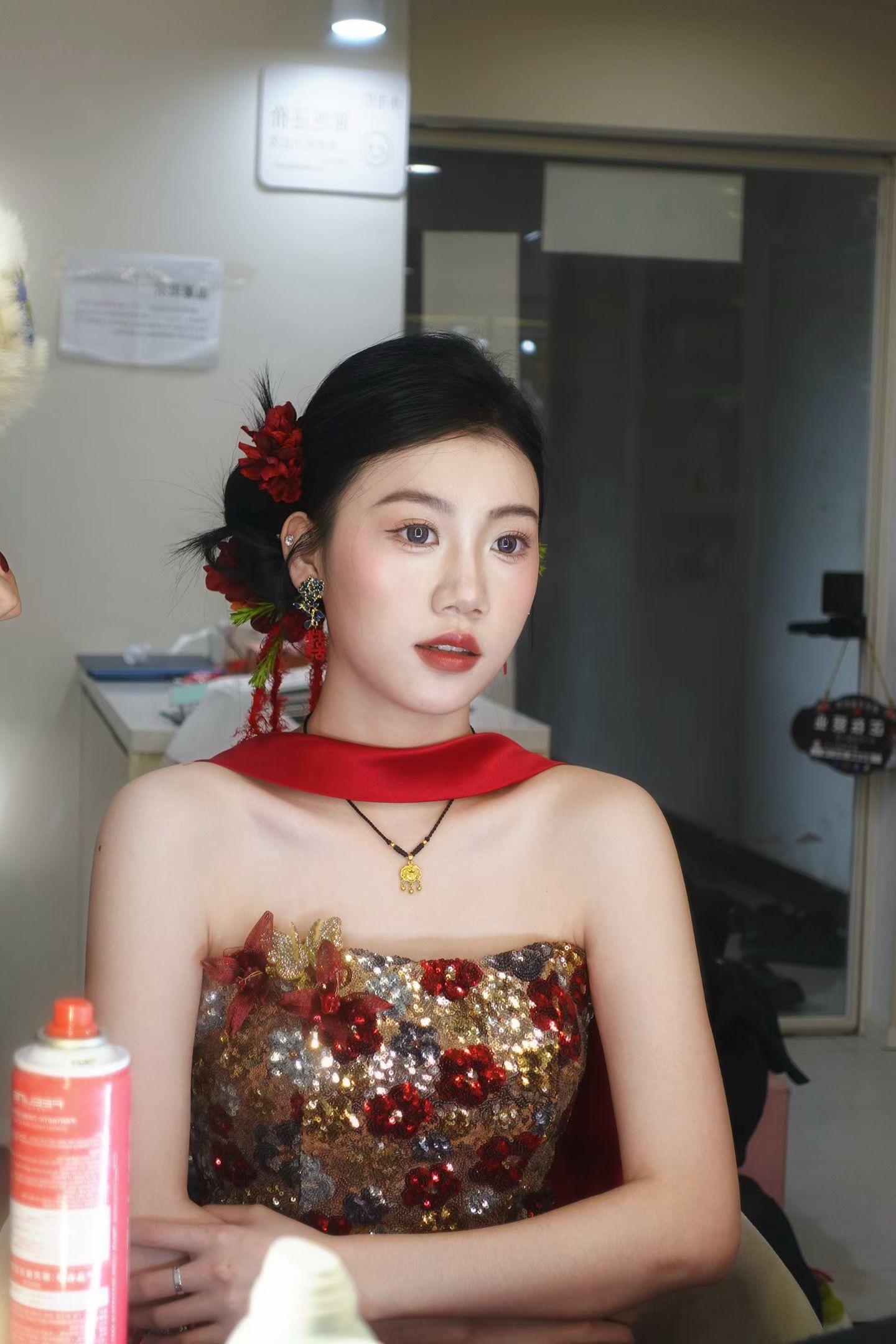 宜春婚纱礼服租赁。680两套衣服也太香了吧