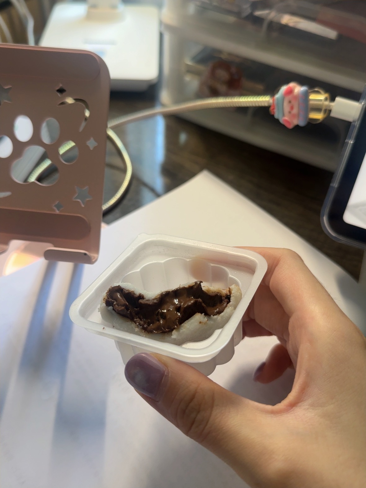家人们如何给你们形容呢就是外面是一层有点厚的没弹性的糯米皮里面完全就是星球杯的馅