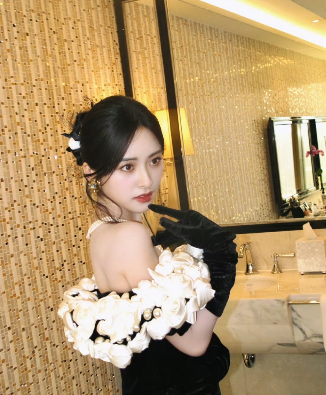 沈月ccd抓拍📸🌙好适合这种温柔小白花的妆造 豪门小公主来了尖叫之夜出图 2