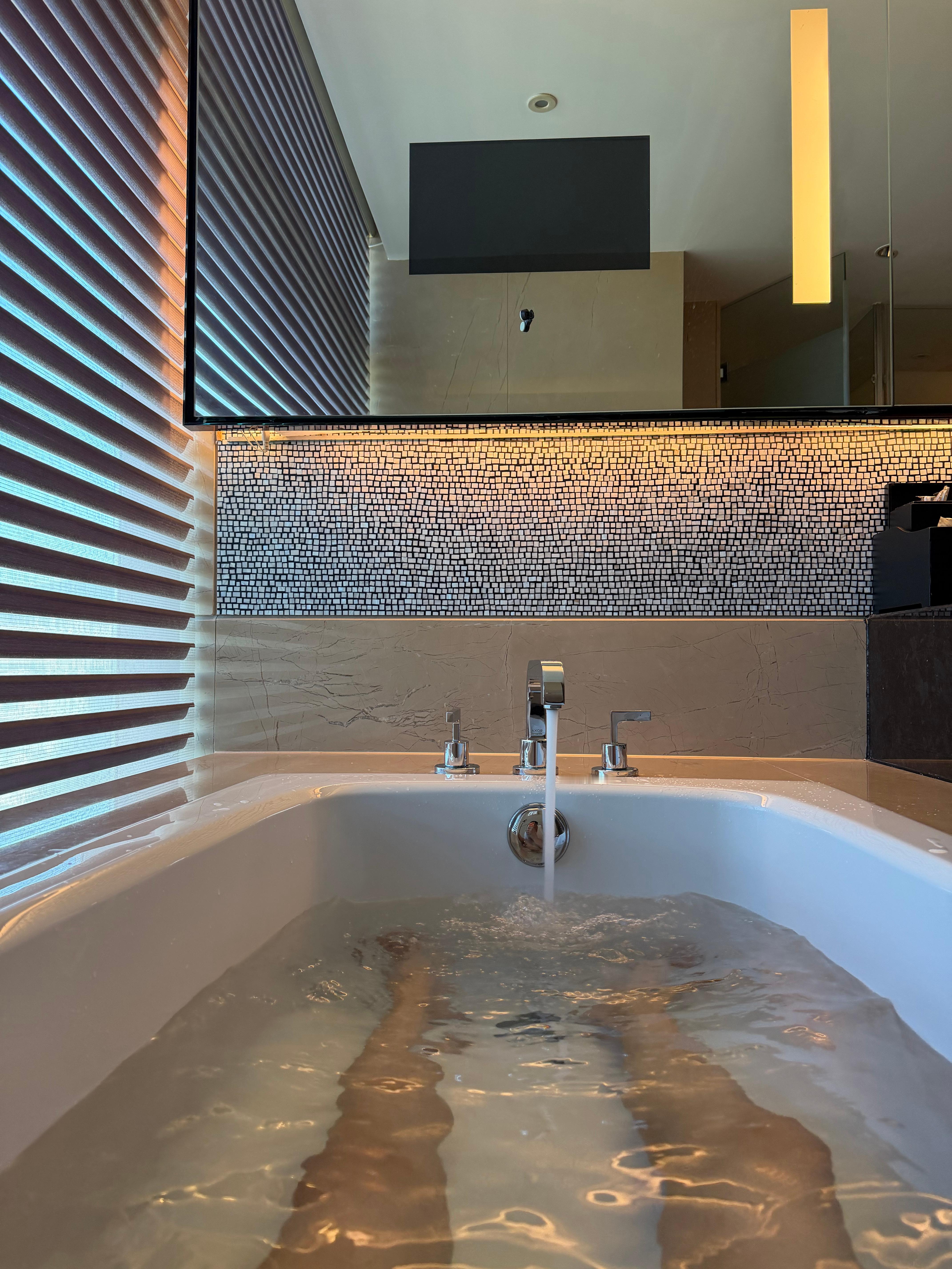 我看新国标加速不能低于五秒这个，有人说小米天塌了，但我想，ultra不早就是一交