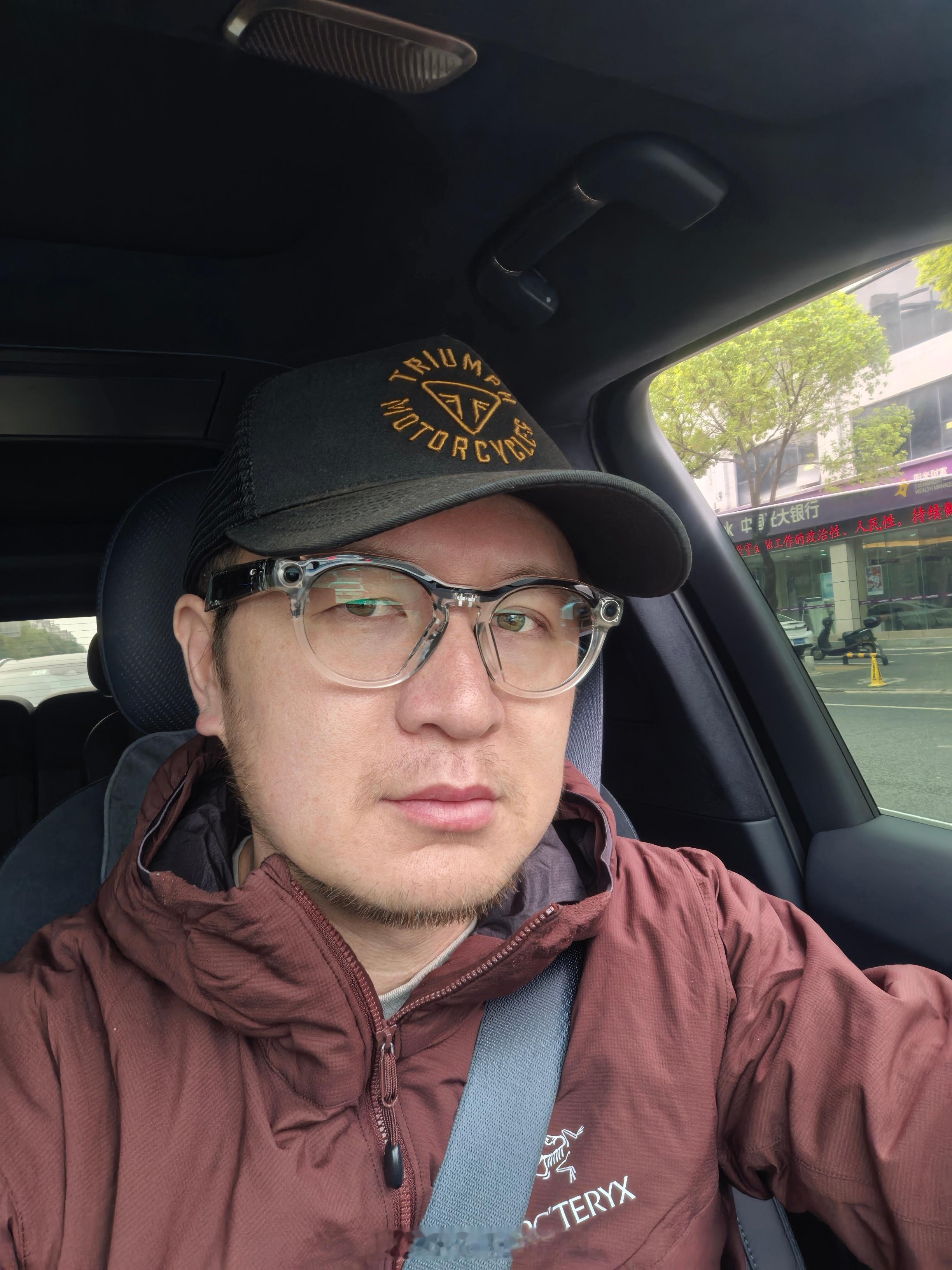 小米AI眼镜用了几个月，又入个Oakley Mate，先挖个坑，用一阵子再跟大家