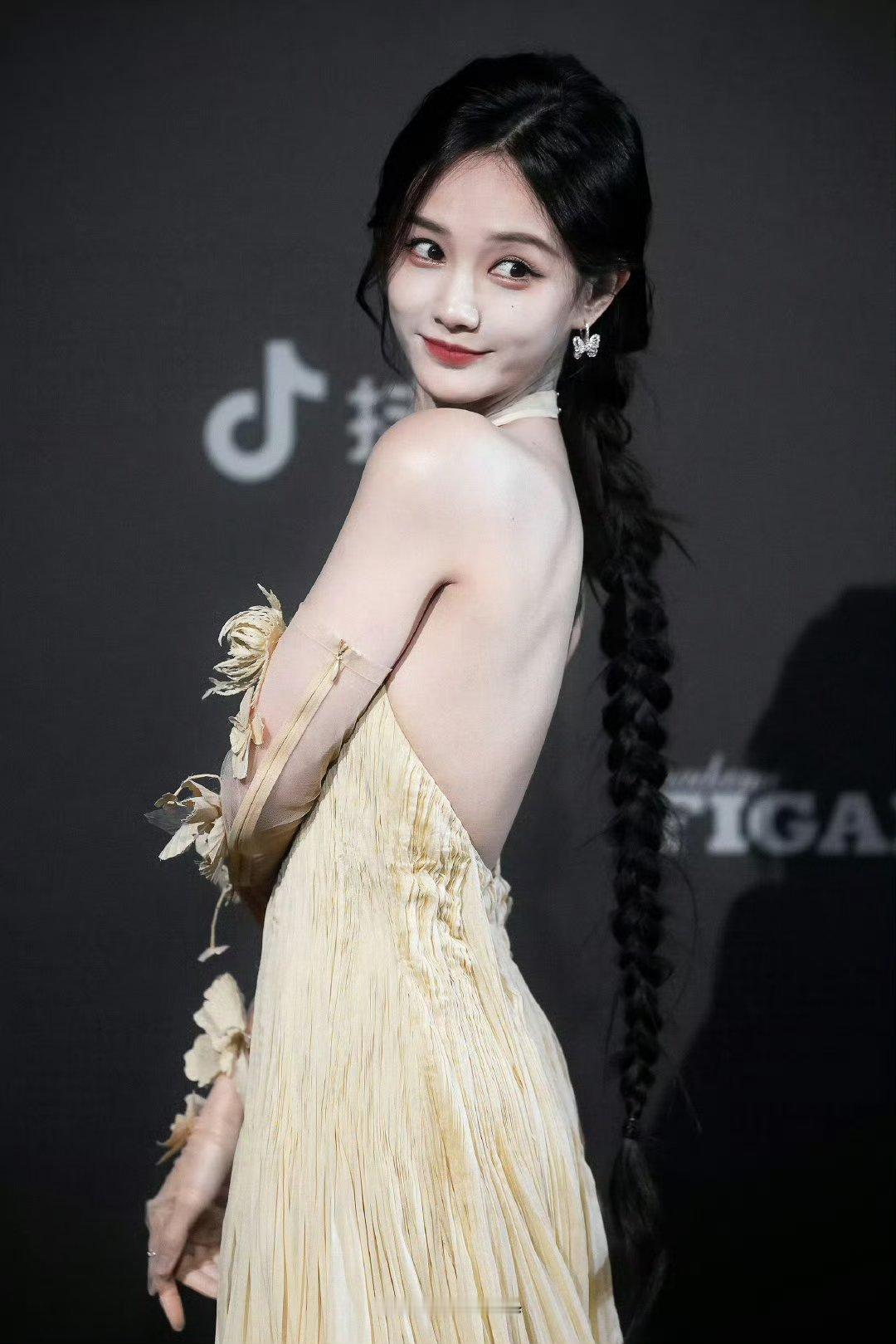 李一桐 30多岁正是不想谈恋爱的年纪 正是搞事业的年纪，哪有什么时间谈论儿女情长