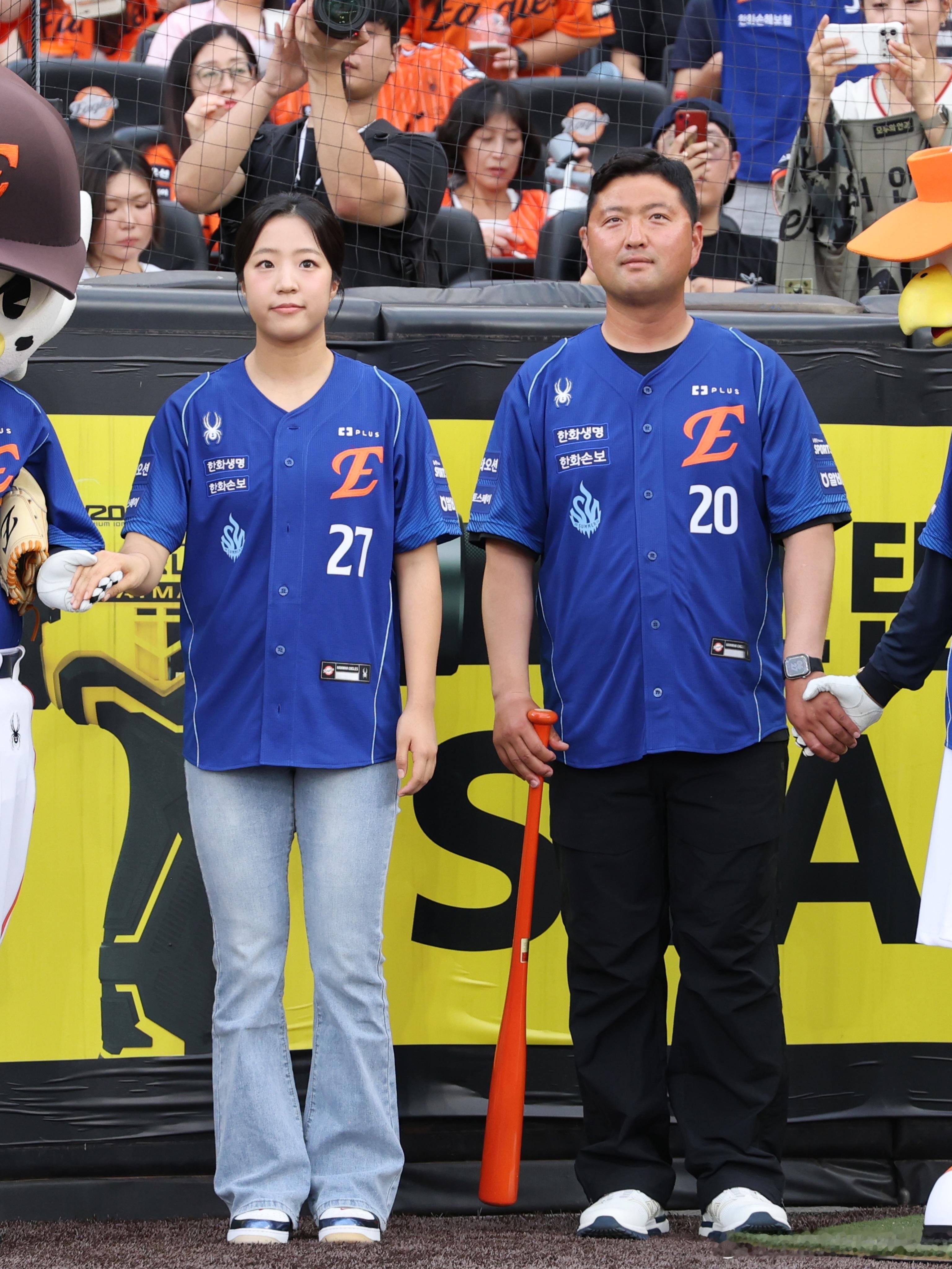 为迎接2027忠清世界大学生夏季运动会，乒乓球选手申裕斌来到大田韩华生命棒球场 