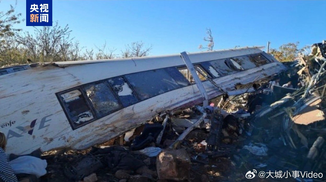 【西班牙相撞列车乘客发声 】西班牙列车相撞时车速均超100公里每小时当地时间28