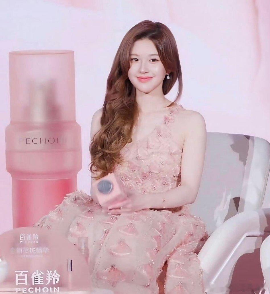 赵露思今天直播截图，好甜啊！状态是不是超好