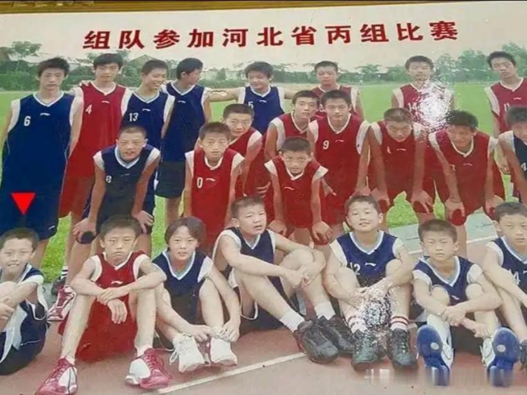 赵岩昊父亲赵俊祥是河北篮坛名宿，九十年代河北男篮主力，和王怀玉等人曾是队友。为人