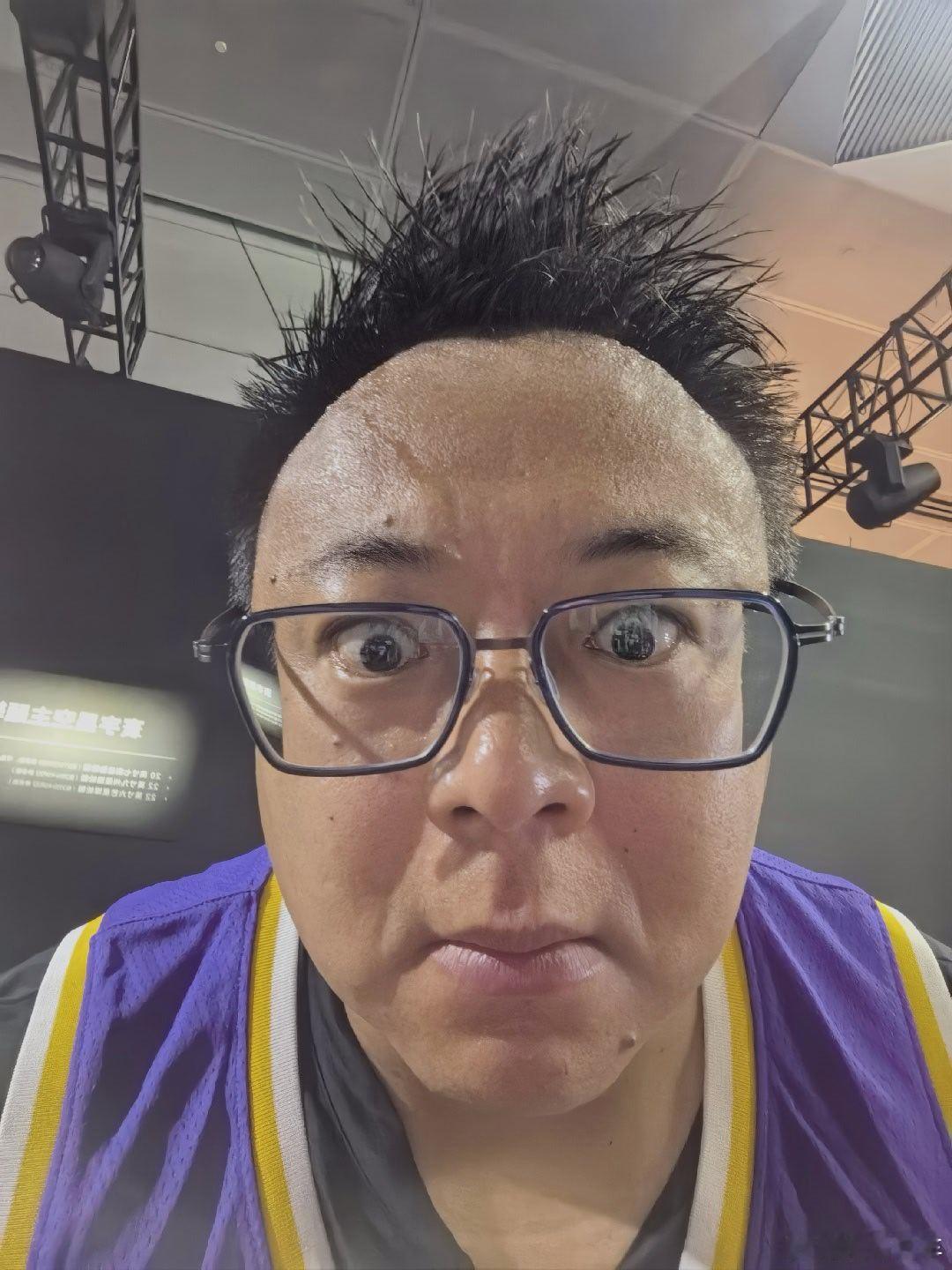 我见到鸿蒙智行的硬派了卧槽这他么就是我想要的太适合我了！！！！！我当年 xx x