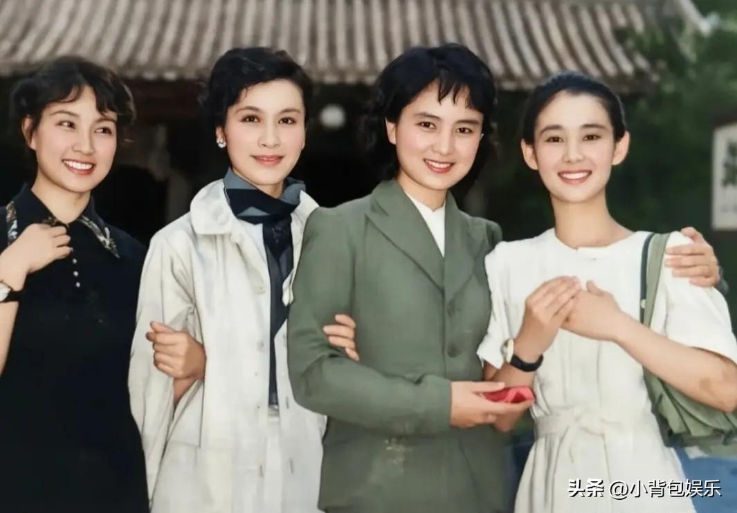 万万没想到，放在美人堆里，刘晓庆竟然不是最惊艳的，而左二这位美女是谁？长相甜美，