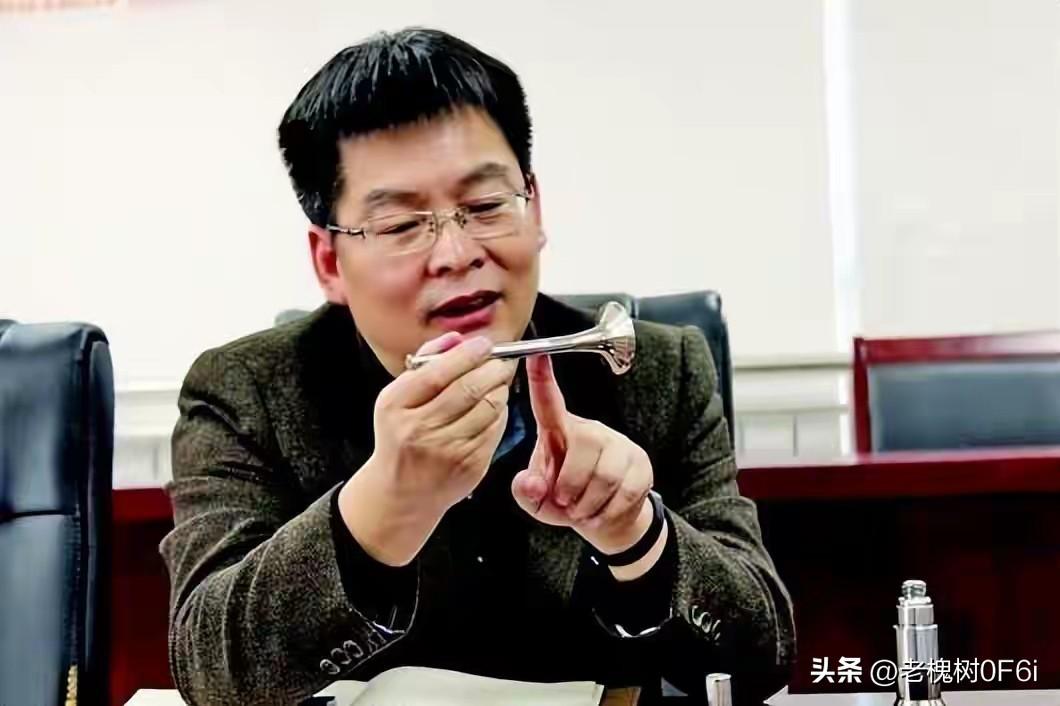 著名教授赵显华带领团队，攻破一项全球几十年未能突破的工业重器。
 
　　在大国制