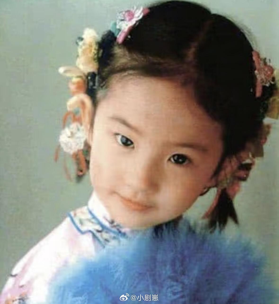 我家孩子能做童模吗？想到cc也会换牙，小时候也有一个阶段是豁巴齿，就被萌得打滚刘