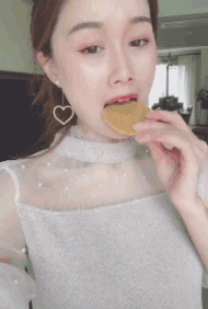 我媳妇真是又漂亮又聪明，你们说是不是？ 