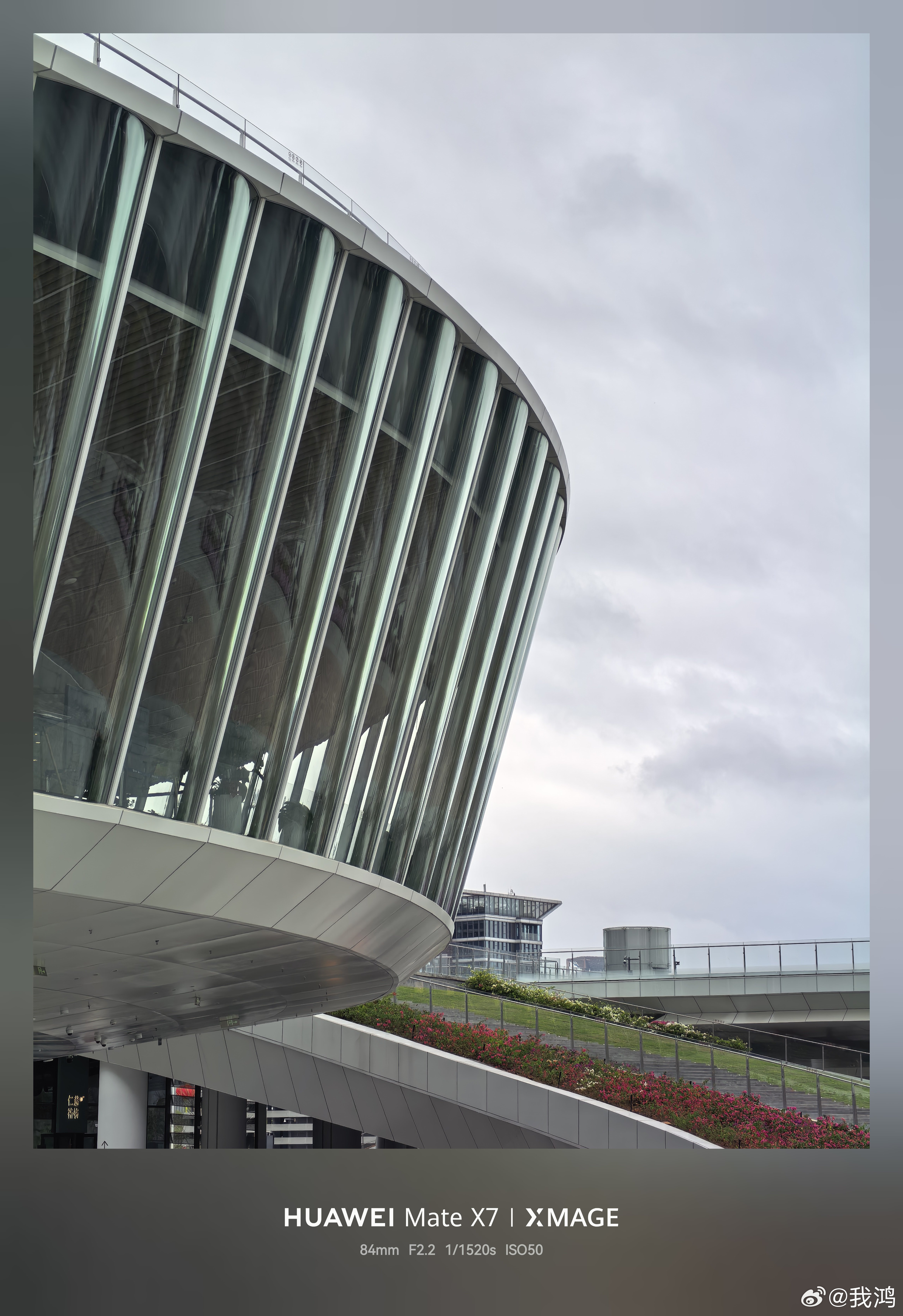 周末来湾区之眼、壹方城、欢乐海岸。爱妻说，里面好多品牌，怎么就没一个我的呢？我说