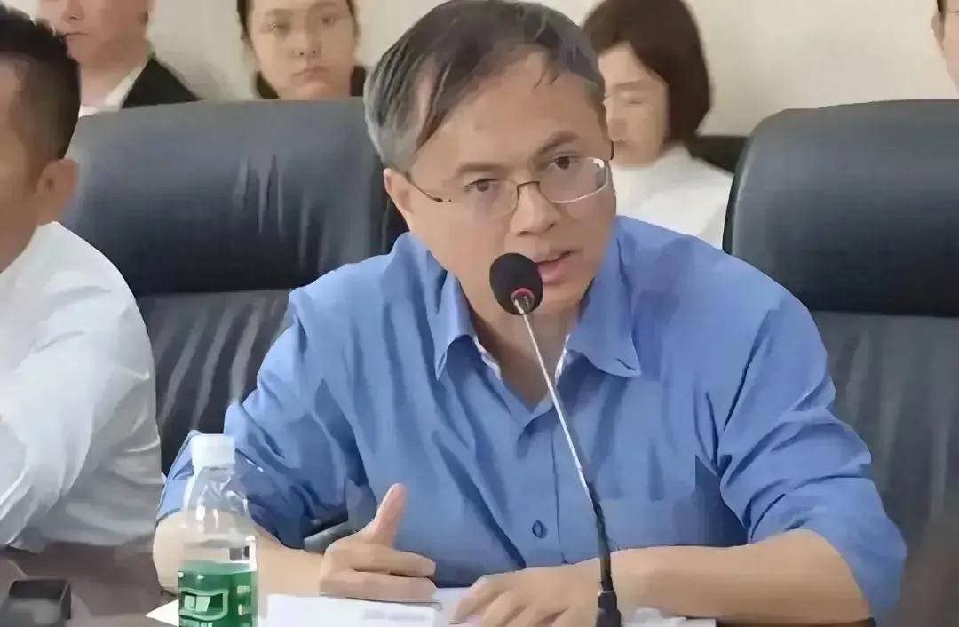 “不论开放几胎，中国人口都会萎缩！”著名人口专家黄文政摊牌了，直击当今社会痛点，