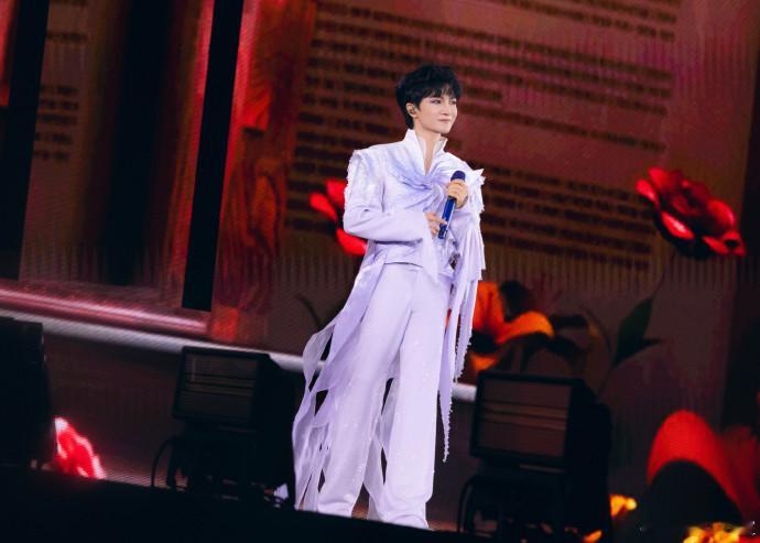 周深演唱会环球影城联动周深把环球影城ip带鸟巢来出外务了 周深演唱会环球影城联动