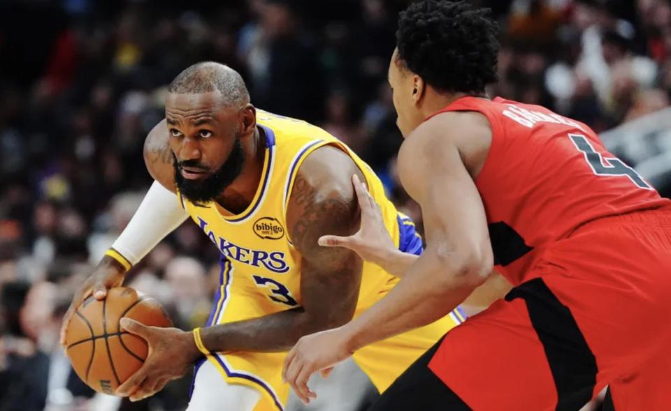 很多人说东契奇传球不好，一个人抡，要知道大家只配合了二十多场比赛，其他队都磨合了