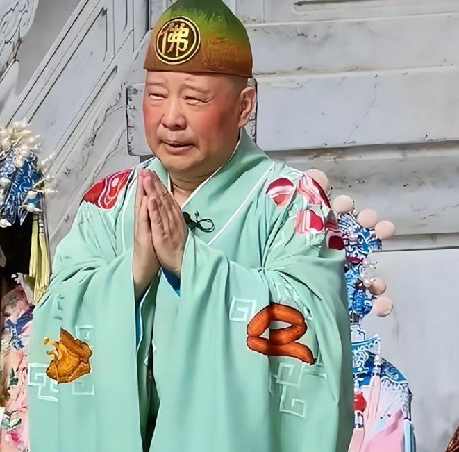 被立案调查才11天，53岁郭德纲再迎噩耗
8月22日，是郭德纲因为改编红歌被立案