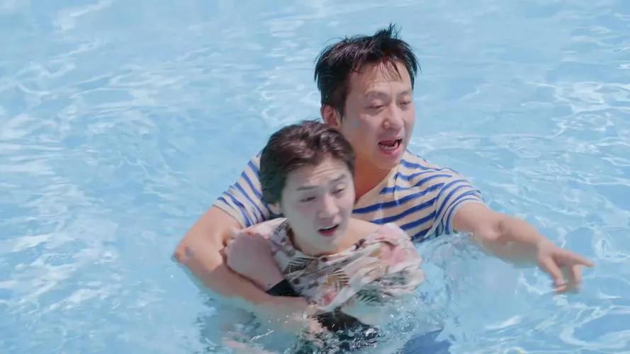 好久没看跑男了，没想到画风是这样的，
妈呀，还在想老邓头放飞了，不怕娘娘赐一丈红