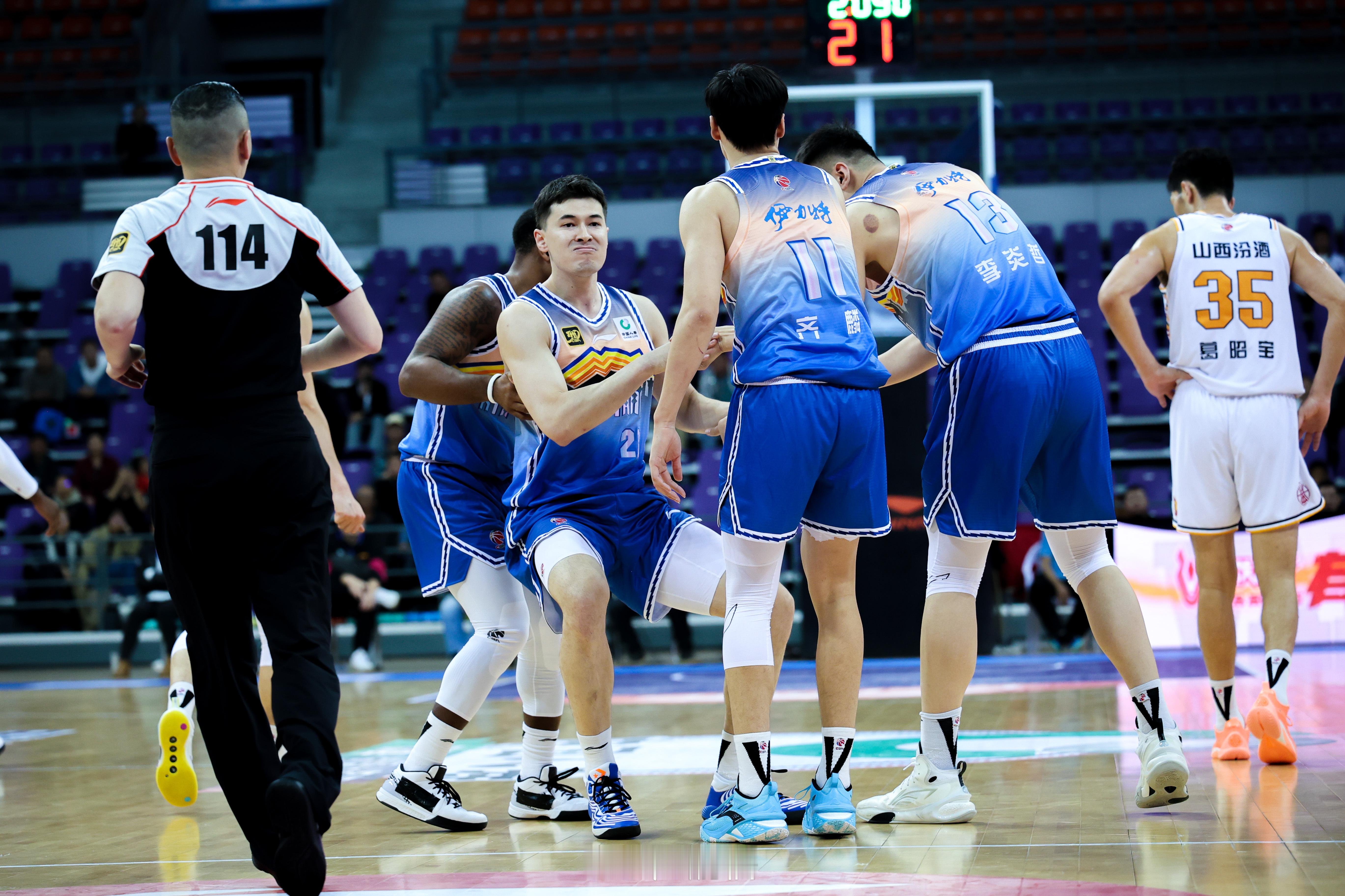 Team Xinjiang！#有篮无界心潮无限##cba季前赛##小卢篮球世界#