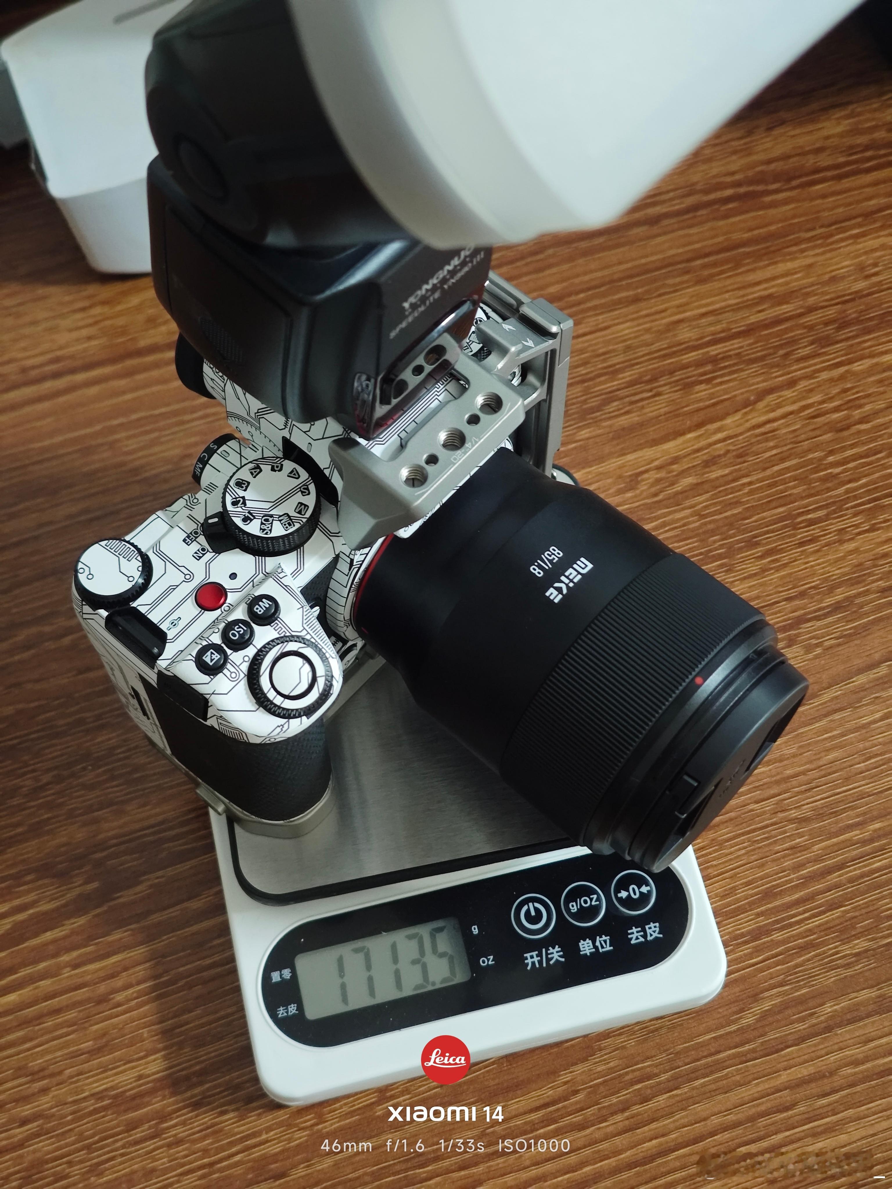 虽然自己有相机，也有500定的镜头，你要说拿去演唱会，一方面能不能带进去是个问题