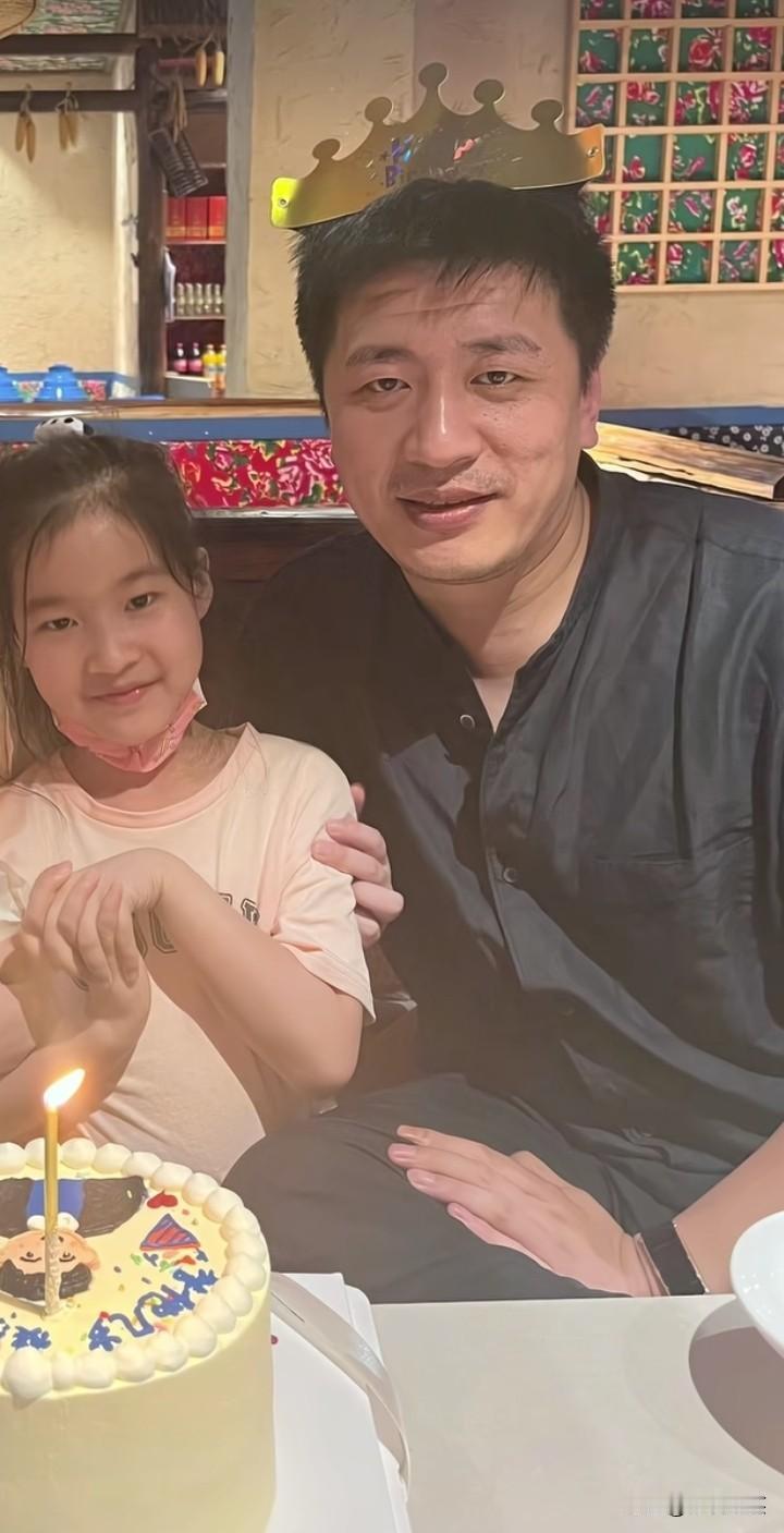 今天，张学峰的女儿发布视频，祝福自己的爸爸生日快乐！如果张雪峰还在的话，这应该是