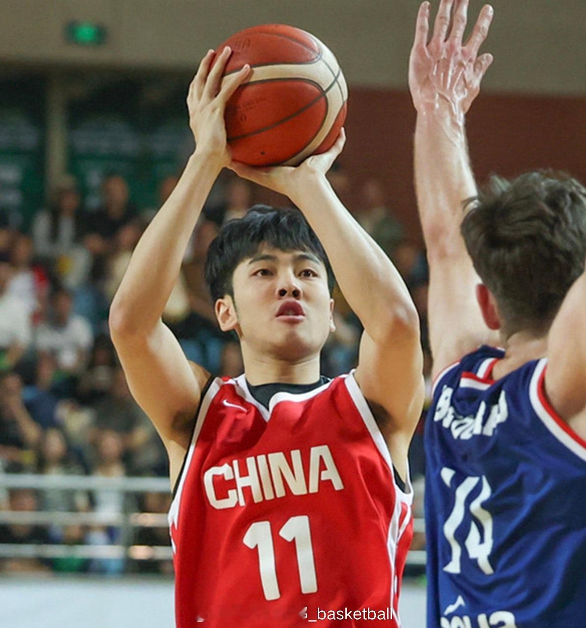 模拟选秀网站NBA Draft Room刚刚更新了2027年选秀预测，中国球员张