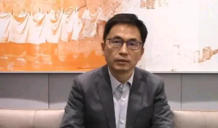 张磊：从河南农村到金融巨擘，捐赠引发高校争夺

张磊，一个来自河南农村的学子，凭