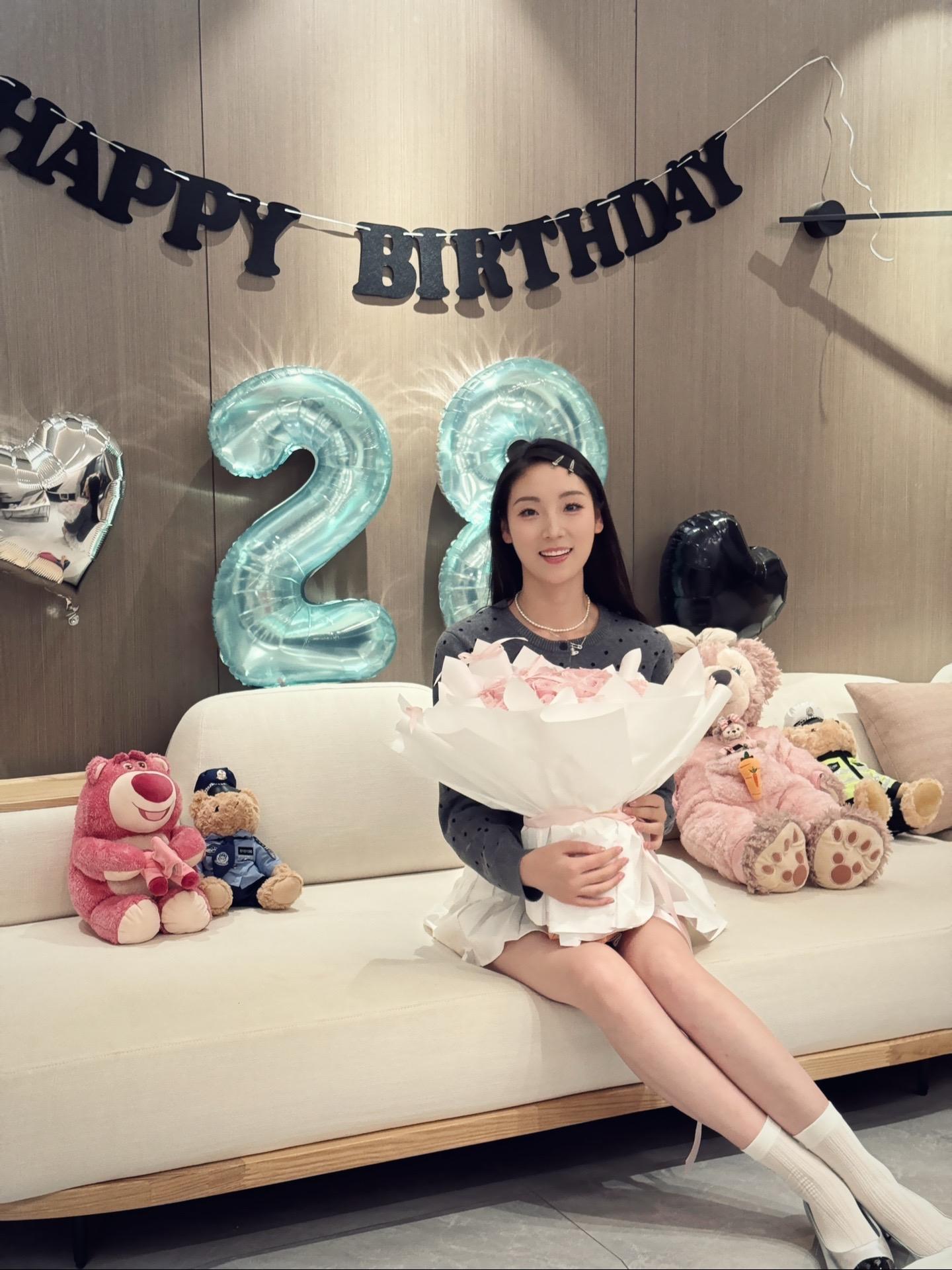 我不再会去为谁装扮成玫瑰 而我要做自己的向日葵