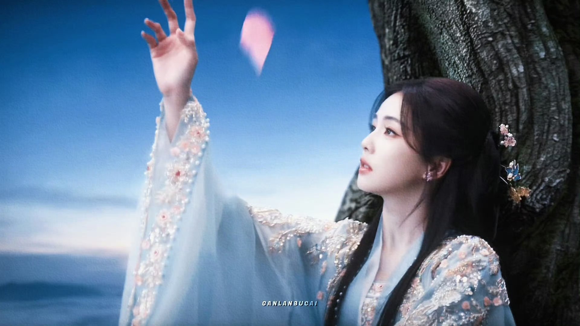 白鹿这么仙侠的妆造场景，居然是在拍广告！给我鹿打包进仙侠剧组