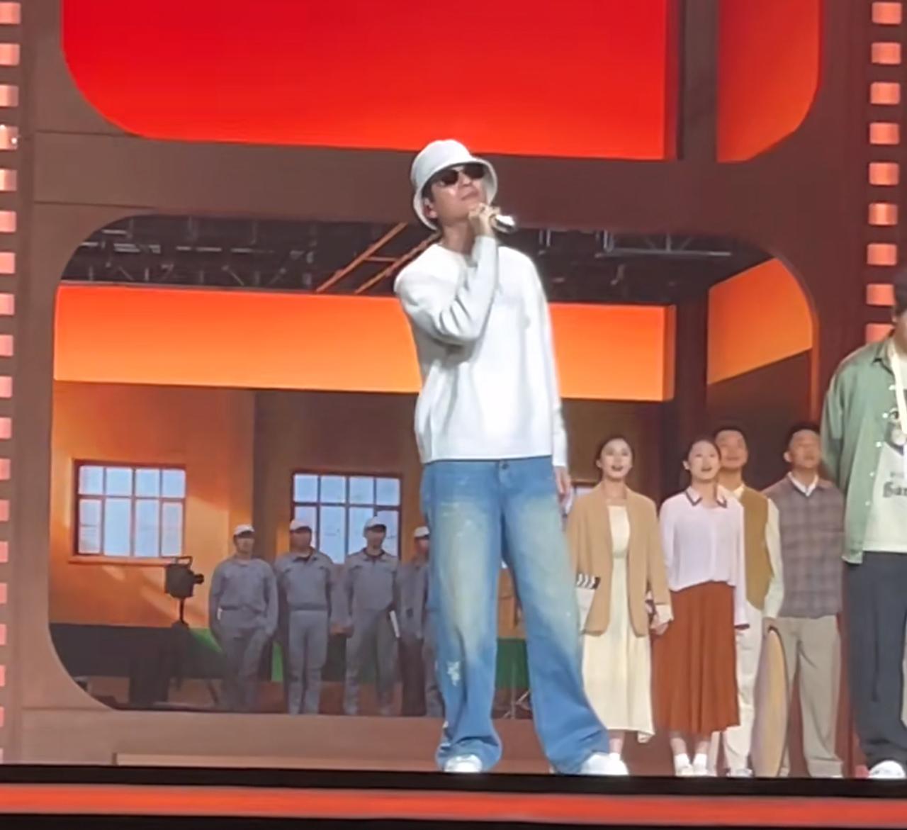 陈楚生《获奖之作》彩排太好听了，这次有伴舞、还有合唱，又是一个新版本。
现场反馈