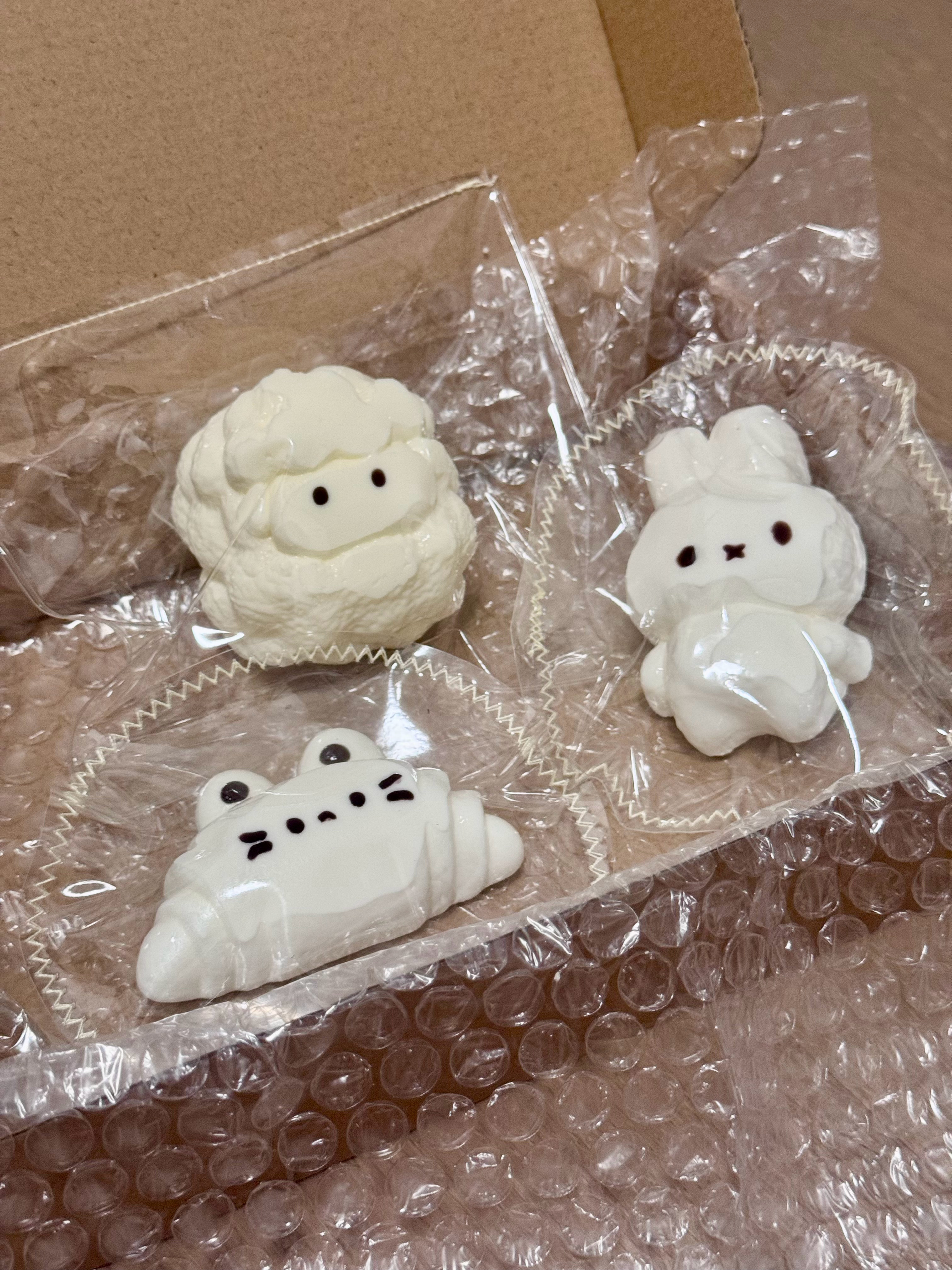 你们仨看上去不太高兴…… ​​​