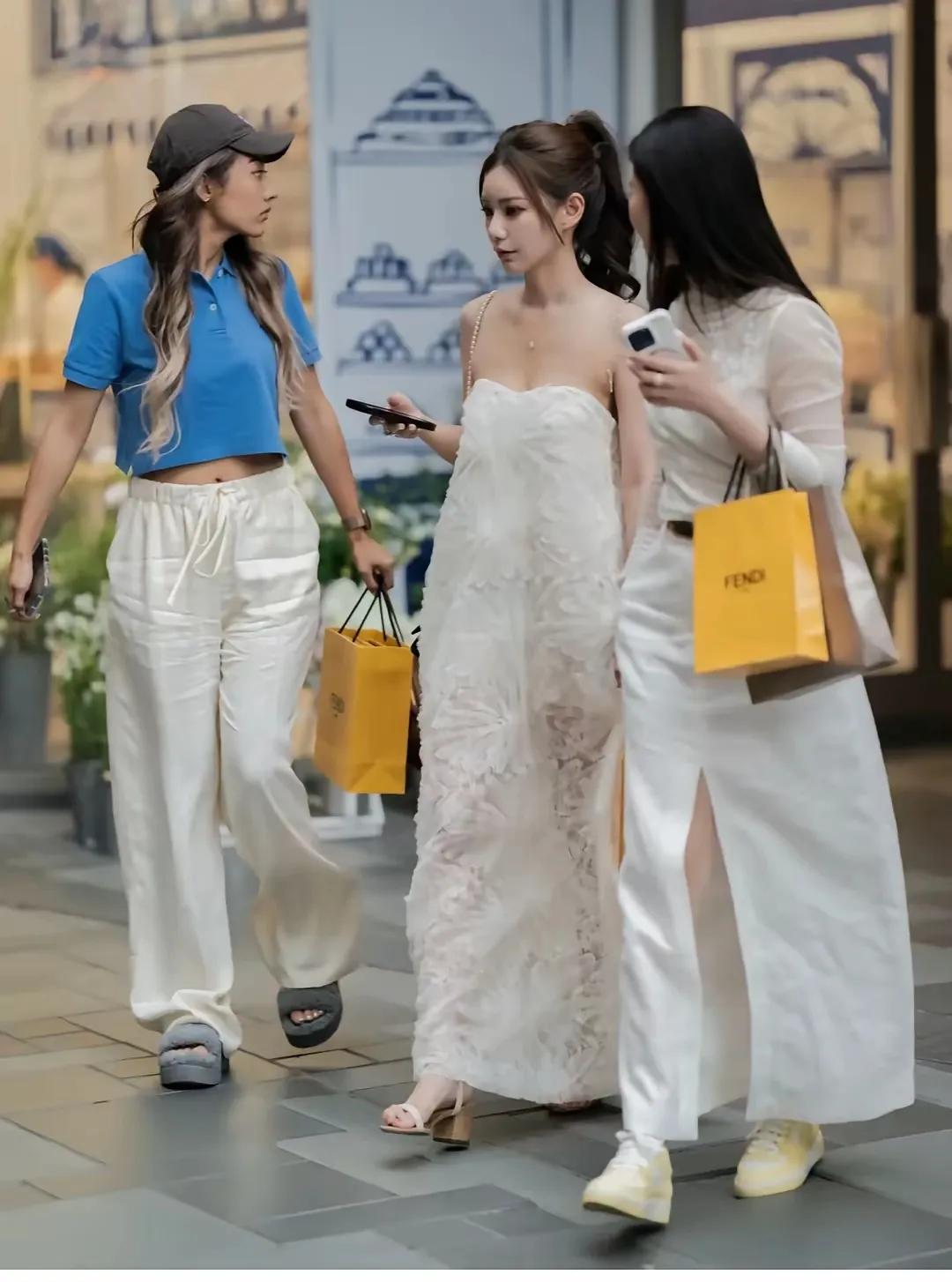 马筱梅比女明星还漂亮，汪小菲真有福气啊[爱慕]