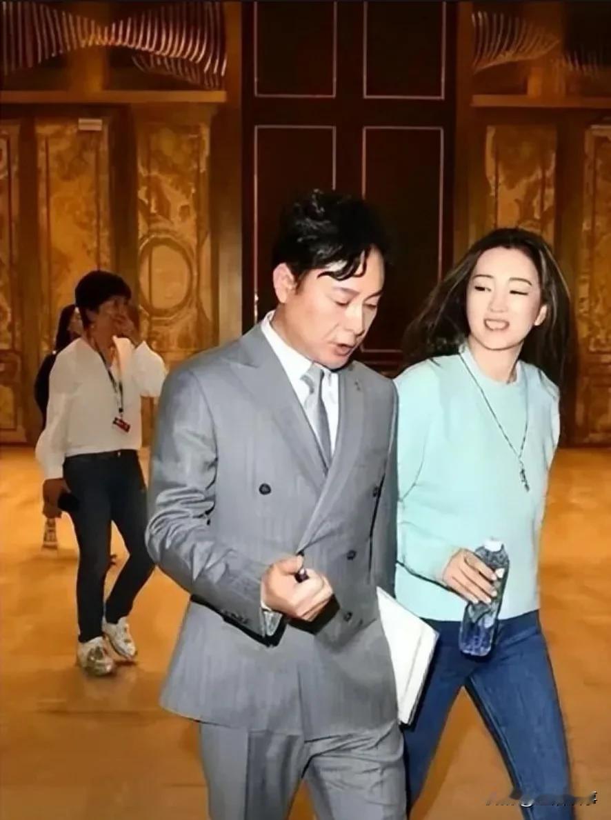 这个人，谁知道怎么了？
为何不演戏了

原来曾那么努力
眼看着“狂飙”狂，
眼看
