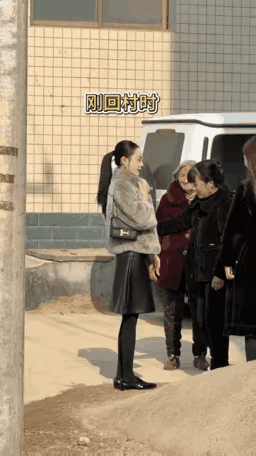 身材完美的美女，大家都会多瞅一眼。你认为的美女有哪几个特点为什么长得漂亮却找不到