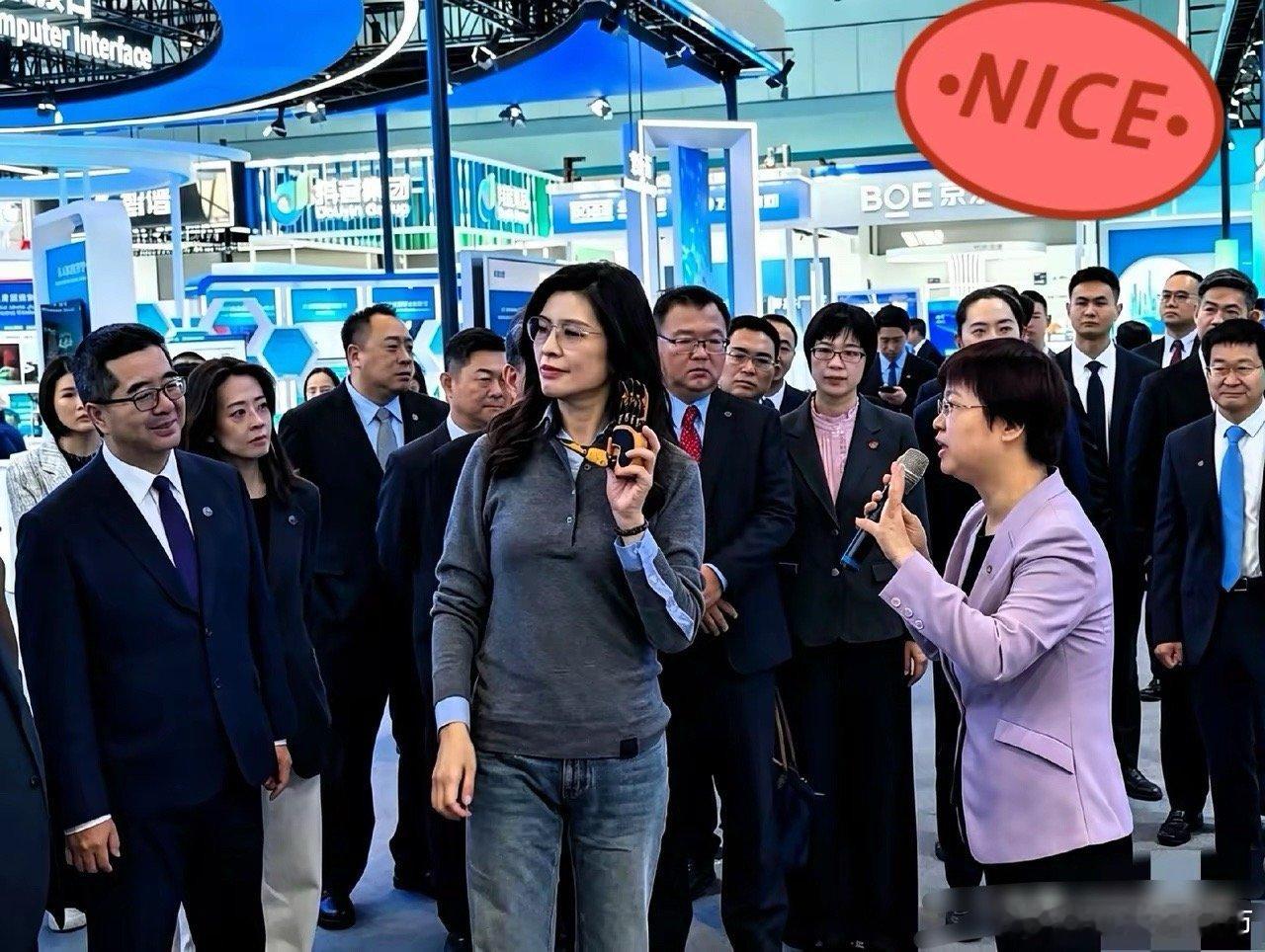 郑丽文这次大陆行，收到的几样“伴手礼”可真有意思，不是随便糊弄的。C919大飞机